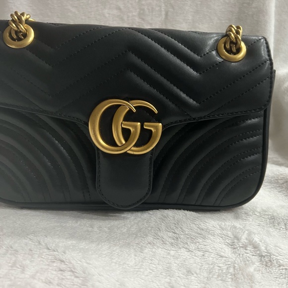 GUCCI GG MARMONT SMALL SHOULDER BAG - Picture 4 of 17